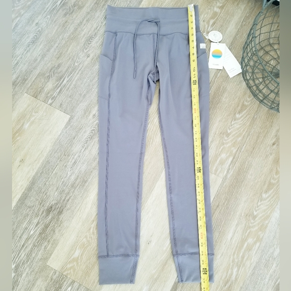Vuori Daily Pocket Legging Jogger NWT Lunar Grey Drawcord Activewear Athletic - Picture 5 of 12